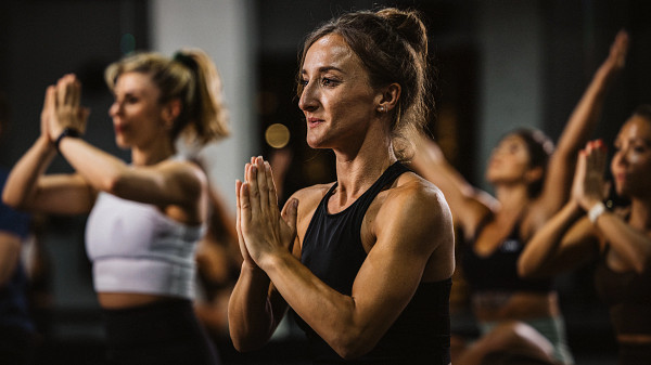 Fitness First LES MILLS YOGA VINYASA® Kurse