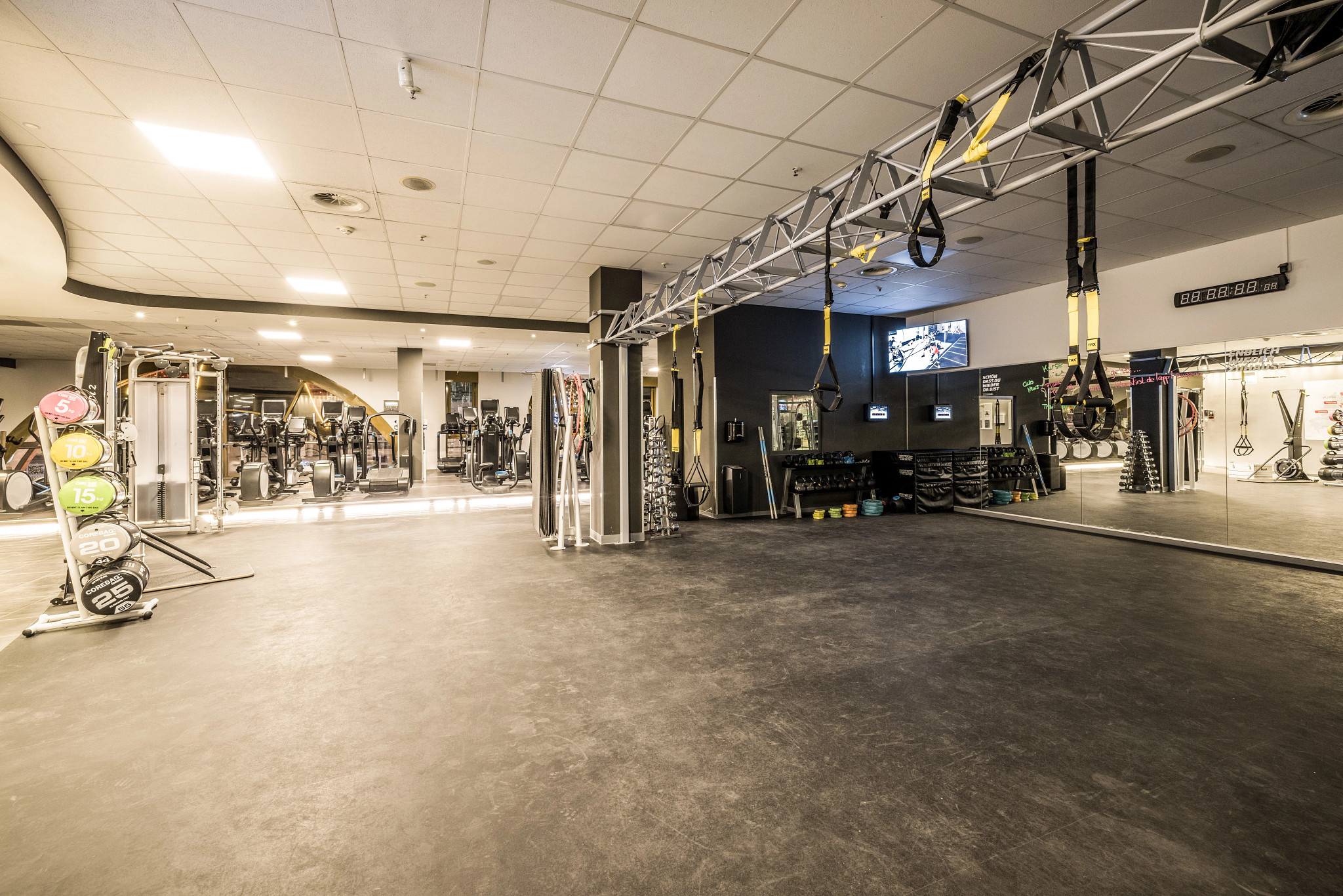 Fitnessstudio mit Calisthenics Berlin Steglitz im Schloss