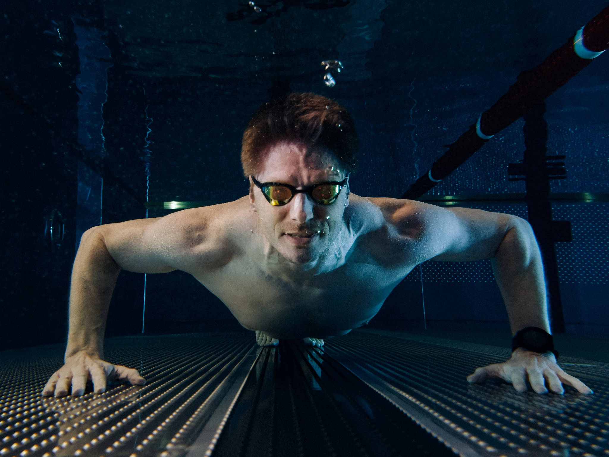 Ist Schwimmen gesund? - So effektiv sind Kraulen & andere Stile