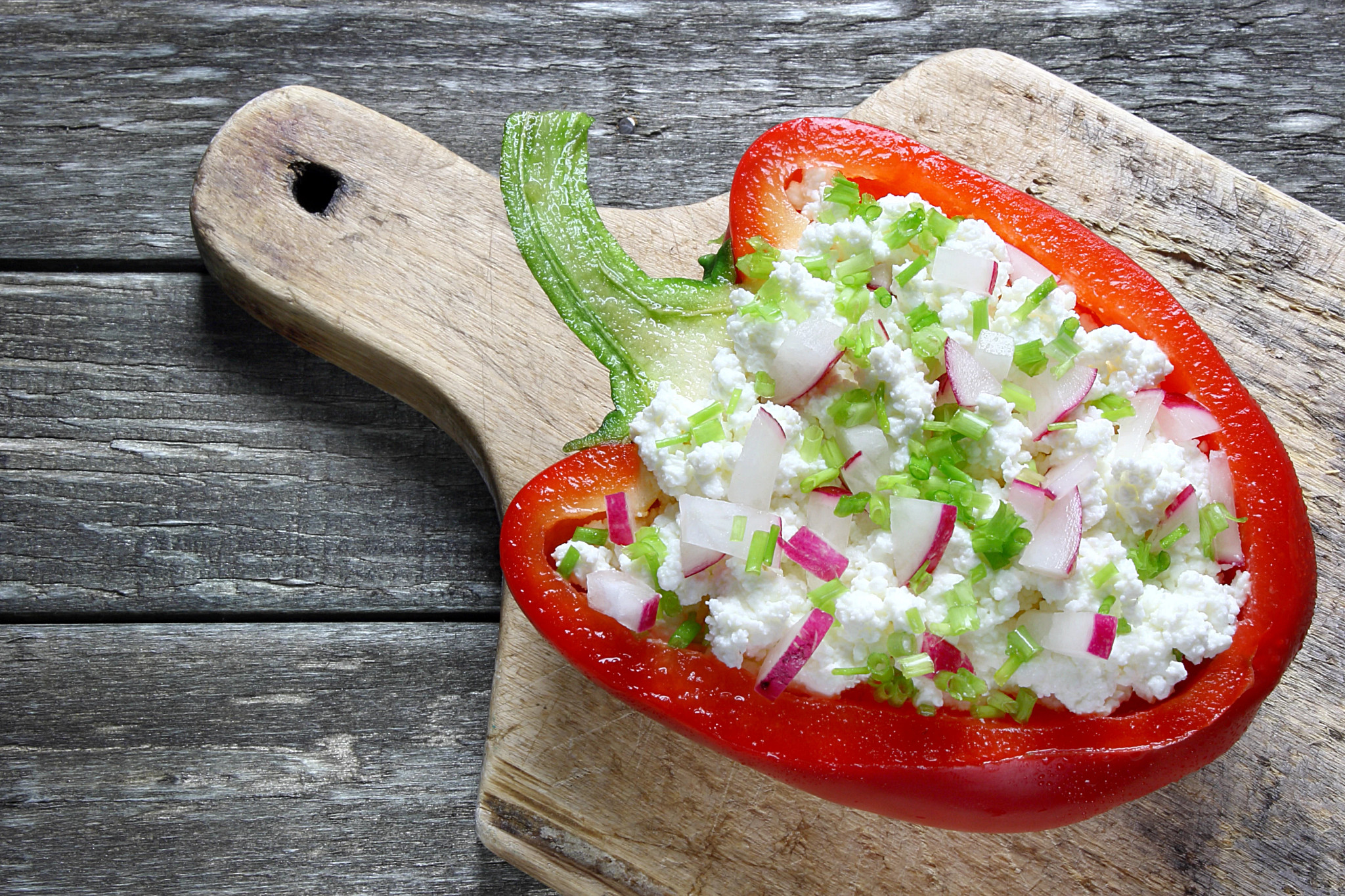 Gefüllte Paprika mit Hüttenkäse