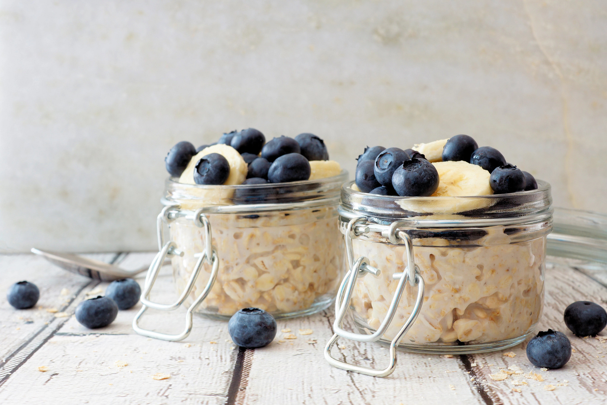 Overnight Oats mit Heidelbeeren und Bananen
