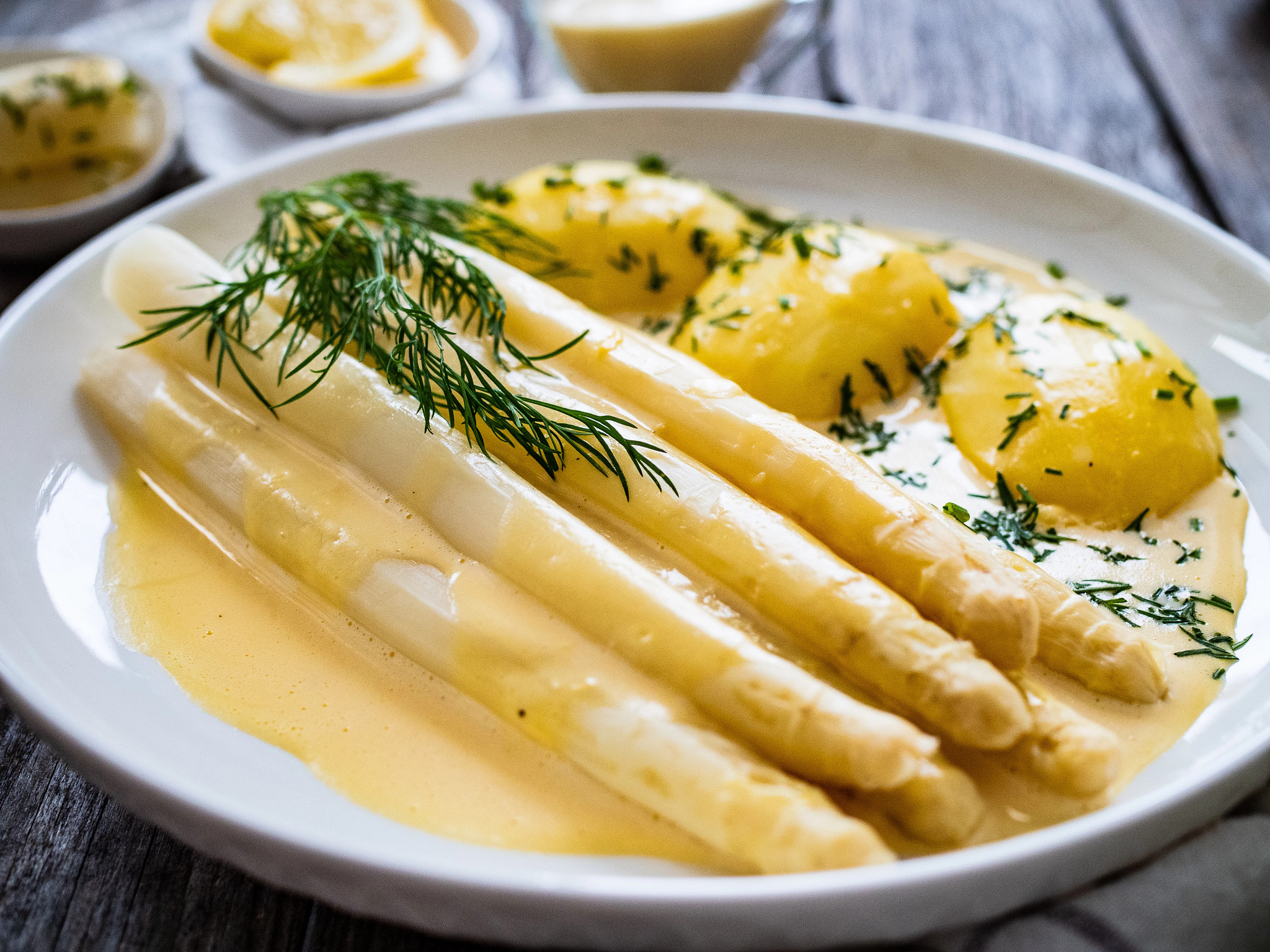 Gesunde Hollandaise & weißer Spargel
