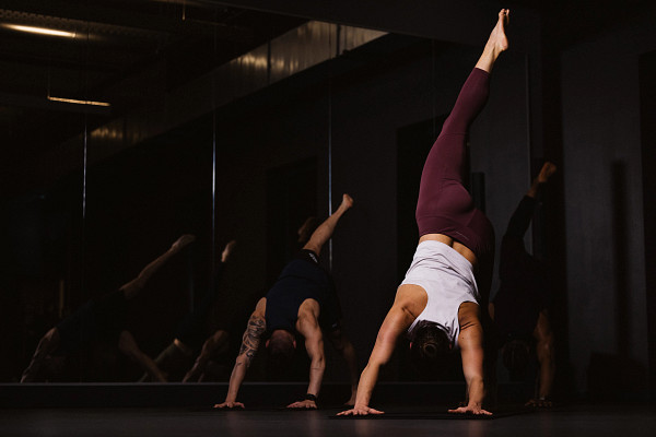 Yoga Gruppentraining bei Fitness First